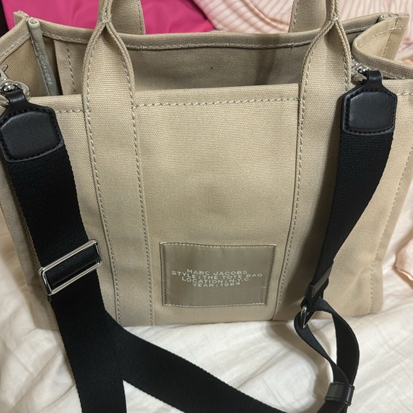 Marc Jacob’s Beige Tote Bag Barley Used Like New - Picture 4 of 5